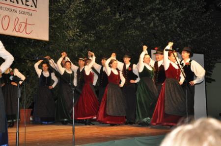 10. let Folklorne skupine Plamen 17