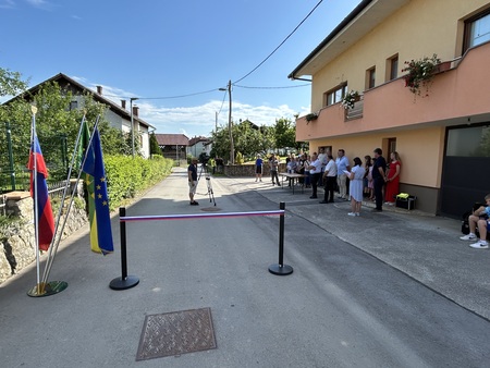 Otvoritev kanalizacije in javne razsvetljave v Grmovljah