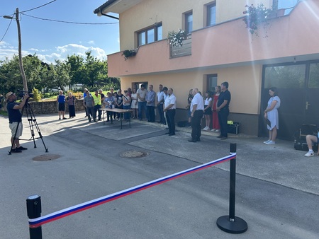 Otvoritev kanalizacije in javne razsvetljave v Grmovljah