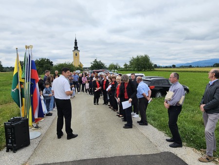 Odprtje pločnika v Dobravi do Otoka
