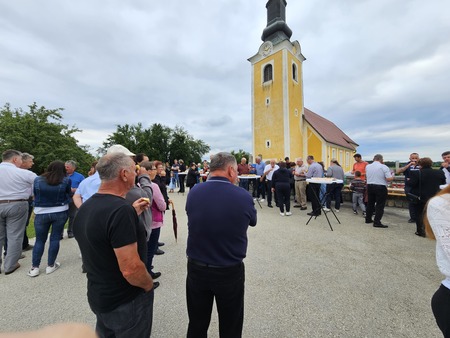 Odprtje pločnika v Dobravi do Otoka